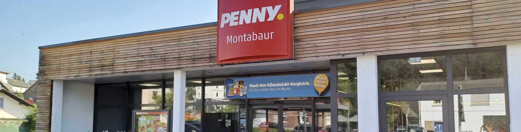 Sie sehen den Eingang vom Penny Markt in Montabaur Alleestrasse 16d