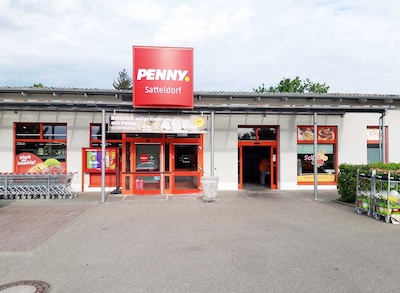 Sie sehen den Eingang vom Penny Markt in Satteldorf Satteldorfer Hauptstrasse 1