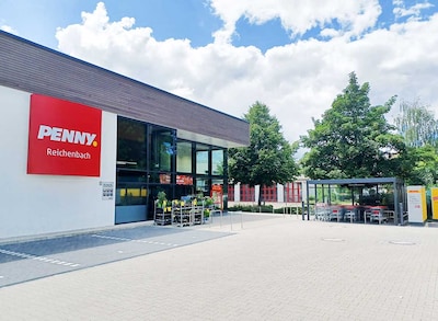 Sie sehen den Eingang vom Penny Markt in Reichenbach a.d. Fils,  Ulmer Straße 34/1