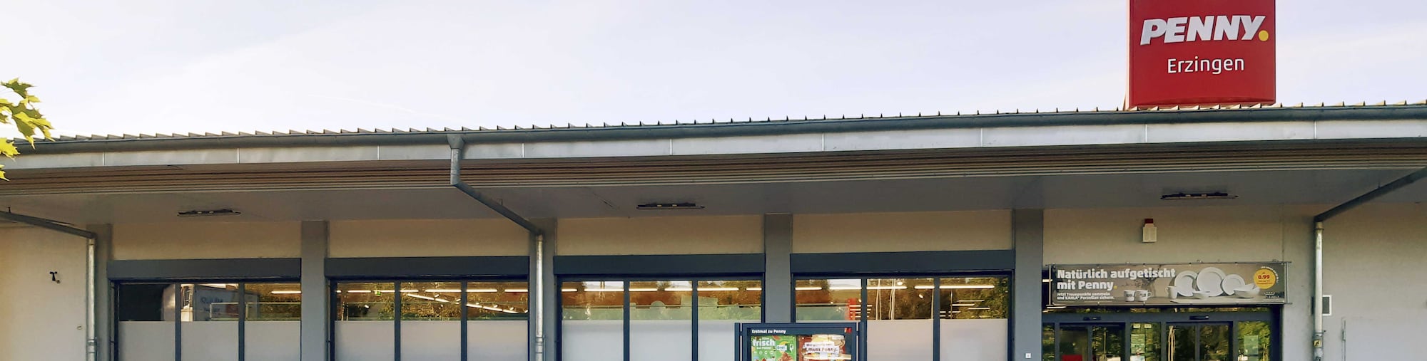 Sie sehen den Eingang vom Penny Markt in Klettgau, Am Gueterbahnhof 8