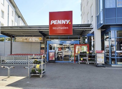 Sie sehen den Eingang vom Penny Markt in Stuttgart/Heumaden, Bildaecker Str./ Bockelstr. 29
