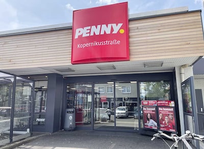 Sie sehen den Eingang vom Penny Markt in Essen - Altendorf, Kopernikusstr. 2-6