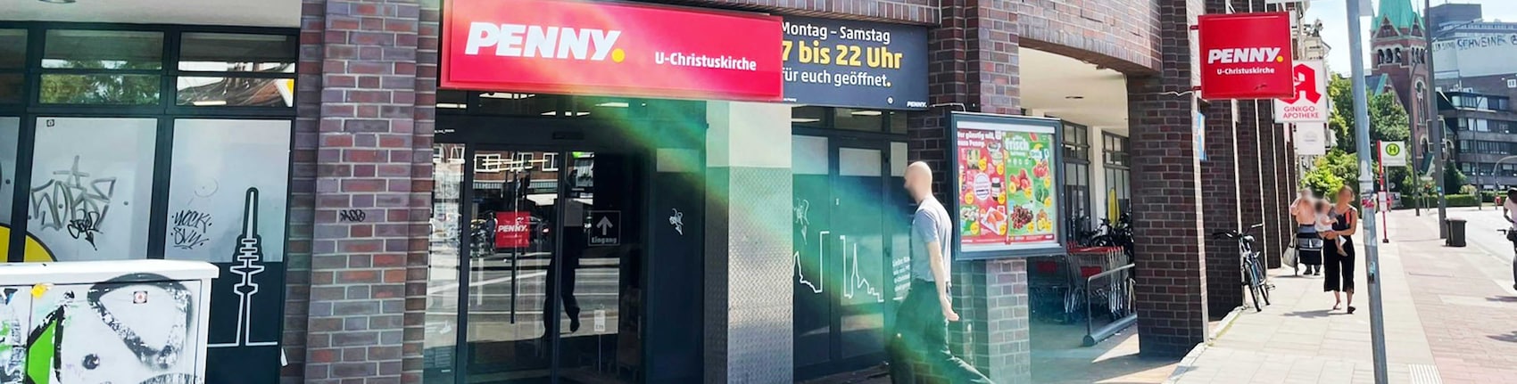 Sie sehen den Eingang vom Penny Markt in Hamburg/Eimsbuettel, Schaeferkampsallee 56
