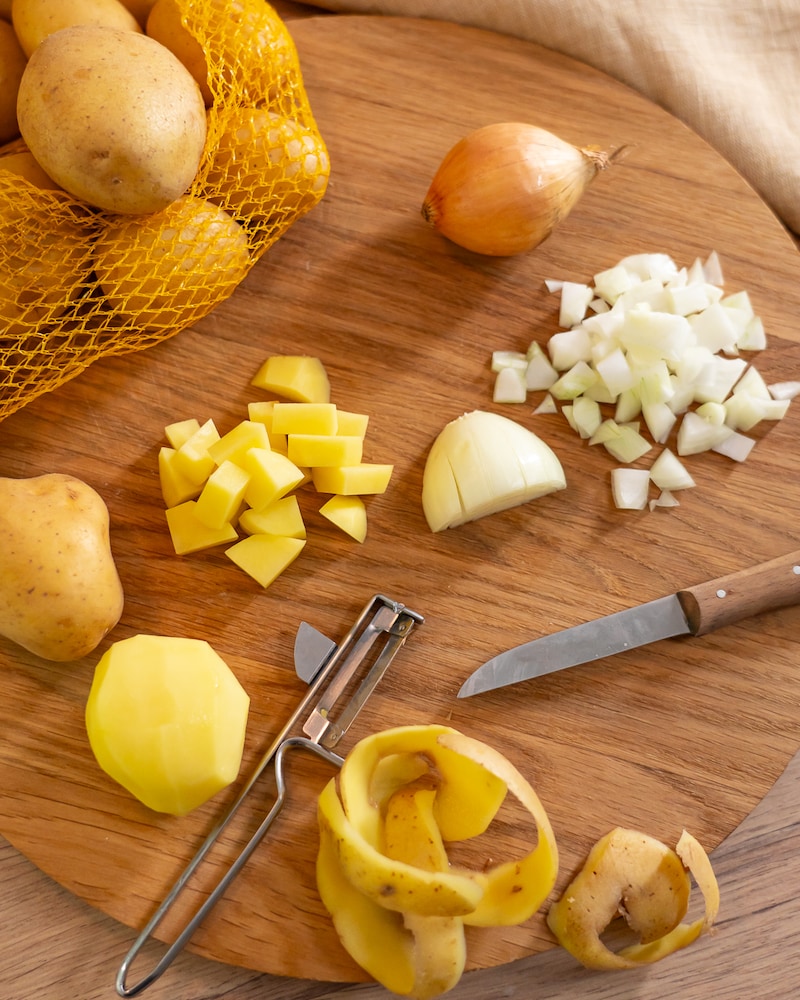 Dänische Aertensuppe mit gebratenen Pilzen und Haferbrötchen