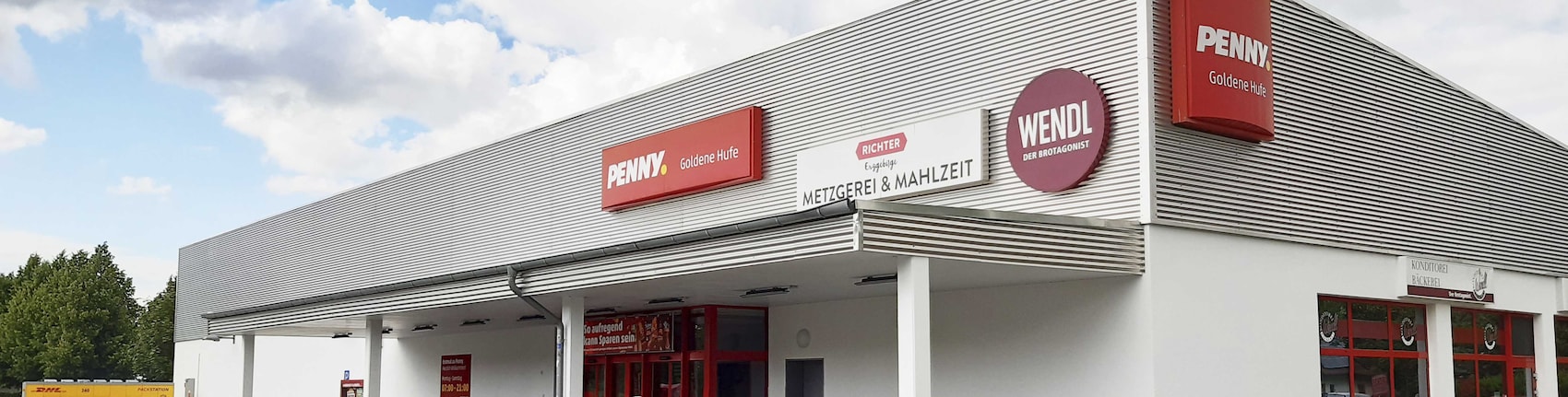 Sie sehen den Eingang vom Penny Markt in Leipzig, Goldene Hufe 1