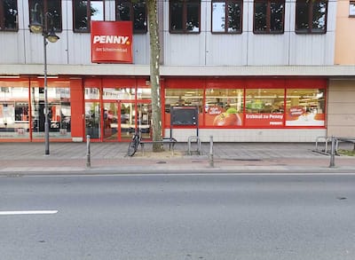 Sie sehen den Eingang vom Penny Markt in Wetzlar, Karl-Kellner-Ring 34