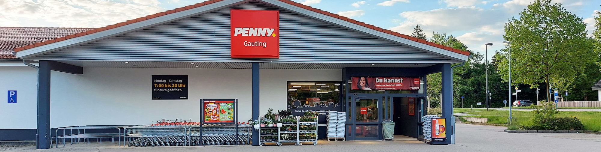 Sie sehen den Eingang vom Penny Markt in Gauting Ammerseestr. 116