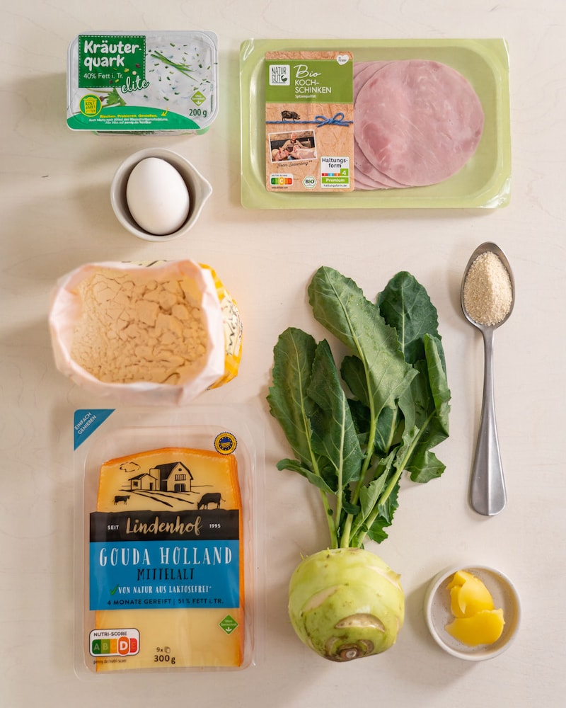 Dieses Bild zeigt alle Zutaten für unser Kohlrabi-Cordon-Bleu.