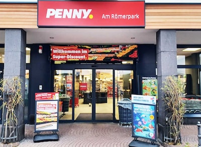 Sie sehen den Eingang vom Penny Markt in Boppard Ober Str. 171
