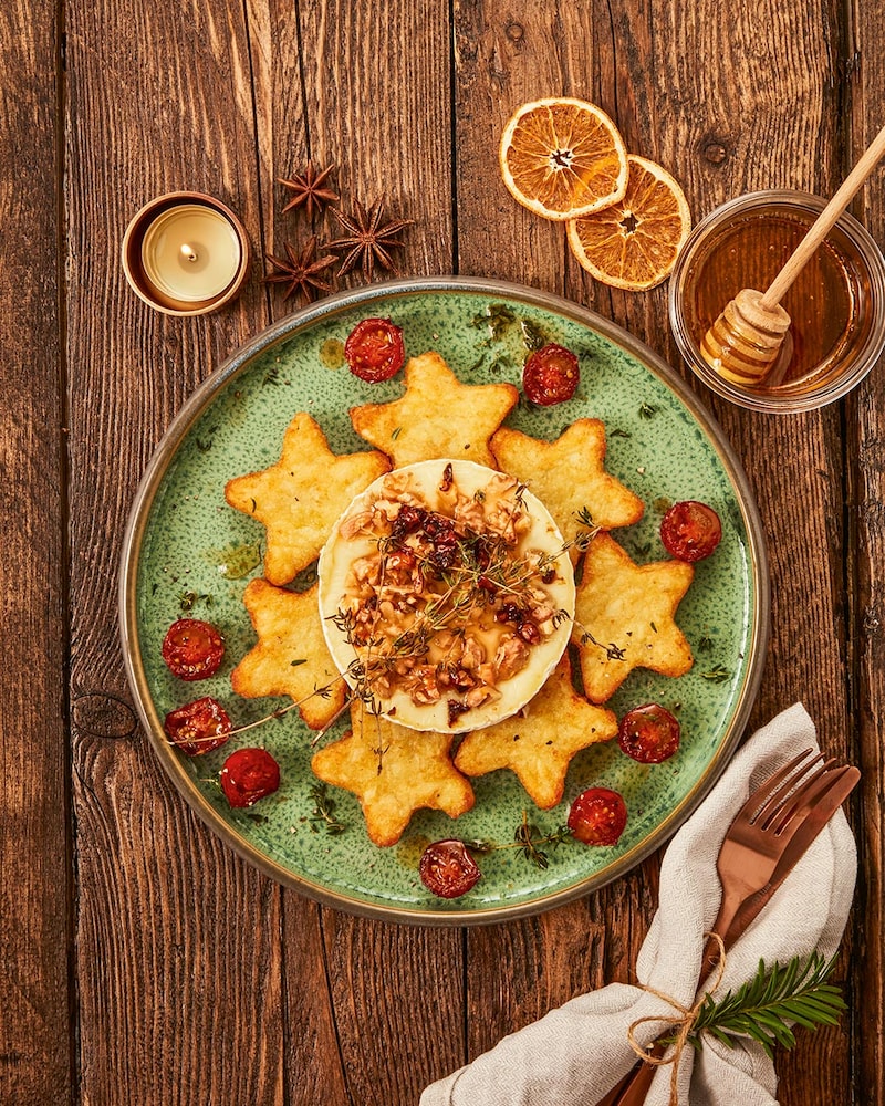 Rösti-Sterne mit gebackenem Camembert