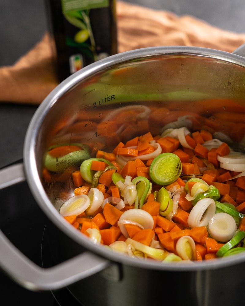 Kartoffelsuppe mit Gemüse-Aufstrich