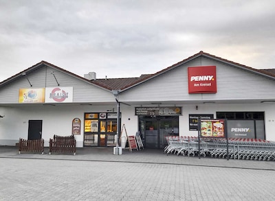 Sie sehen den Eingang vom Penny Markt in Hutthurm Am Kreisel 7