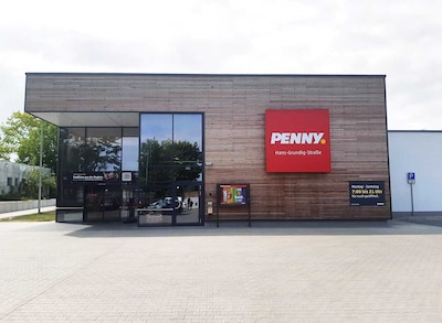 sie sehen den Eingang vom Penny Markt in Wismar Erich-Weinert-Promenade 27