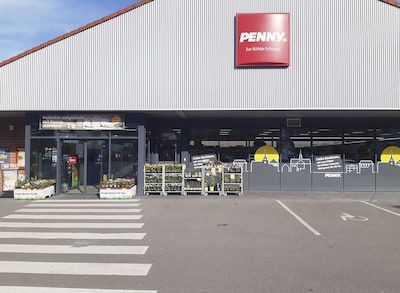 Sie sehen den Eingang vom Penny Markt in Bodenwerder, Rühler Straße 32 