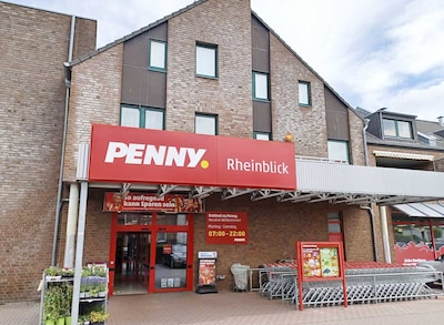 Sie sehen den Eingang vom Penny Markt Wesel – Büderich Rheinallee 13