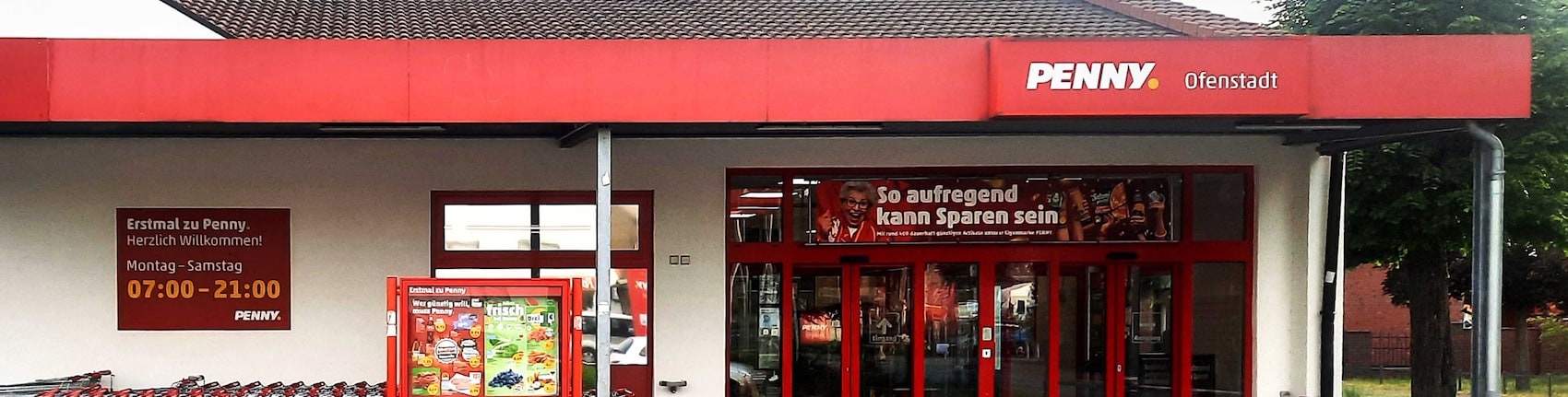 Sie sehen den Eingang vom Penny Markt in Velten Rosa-Luxemburg Str. 121