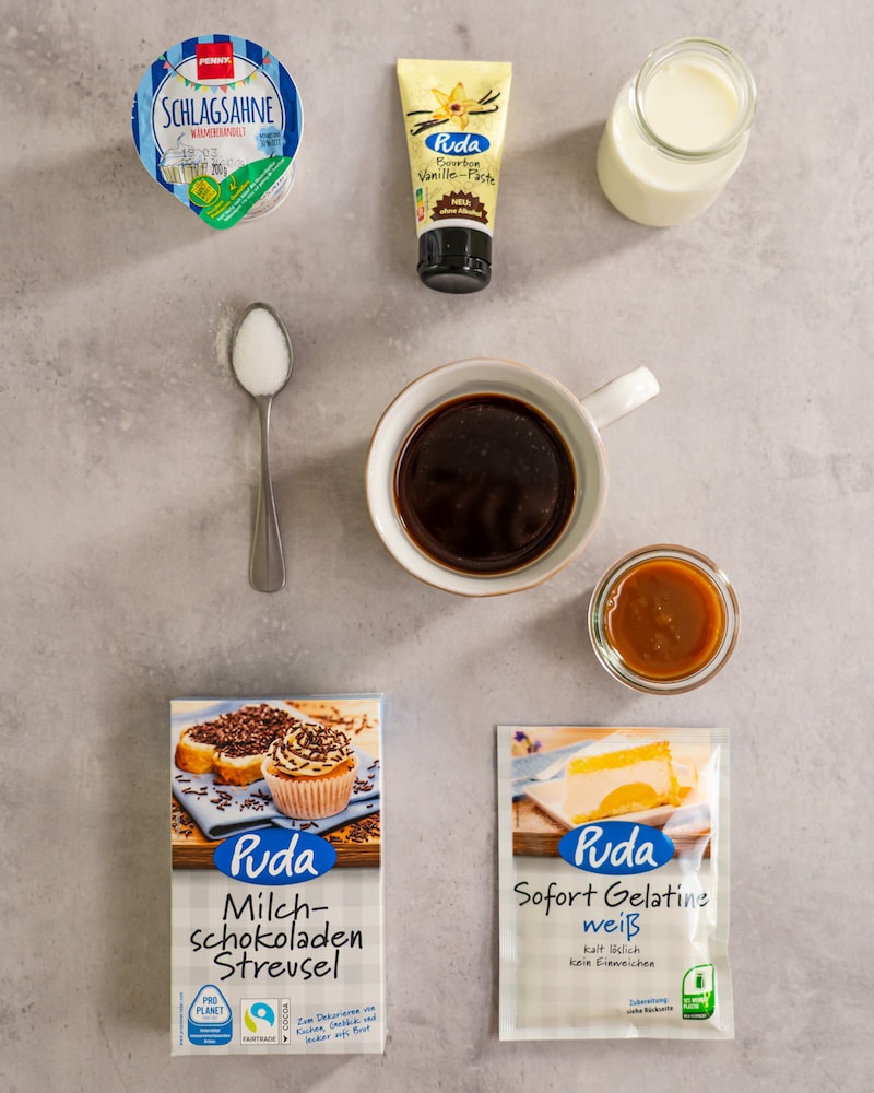 Dieses Bild zeigt alle Zutaten für unser Kaffee-Panna-Cotta.