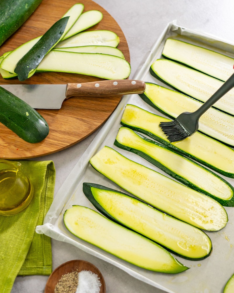 Dieses Bild zeigt die Zucchini geschnitten.