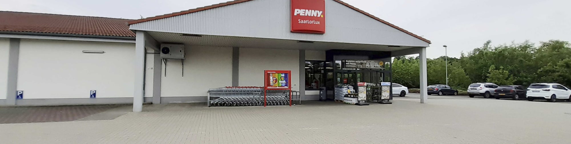 Sie sehen den Eingang vom Penny Markt in Perl, Trierer Str. 47