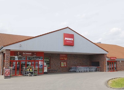 Sie sehen den Eingang vom Penny Markt Voerde – Friedrichsfeld Poststrasse 59