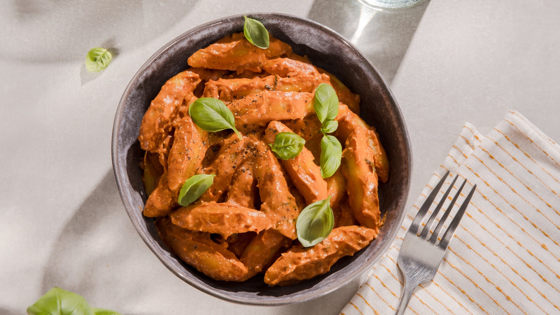 Schupfnudeln in Tomatensoße