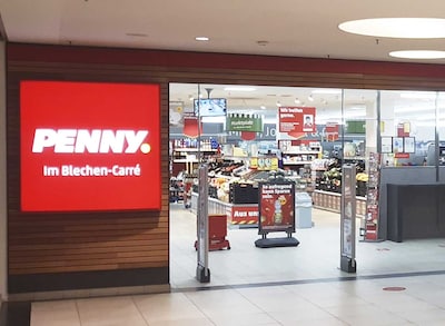 Sie sehen den Eingang vom Penny Markt in Cottbus Karl-Liebknecht-Str. 136