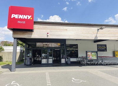 Sie sehen den Eingang vom Penny Markt in Essen - Steele, Von-Ossietzky-Ring 27a