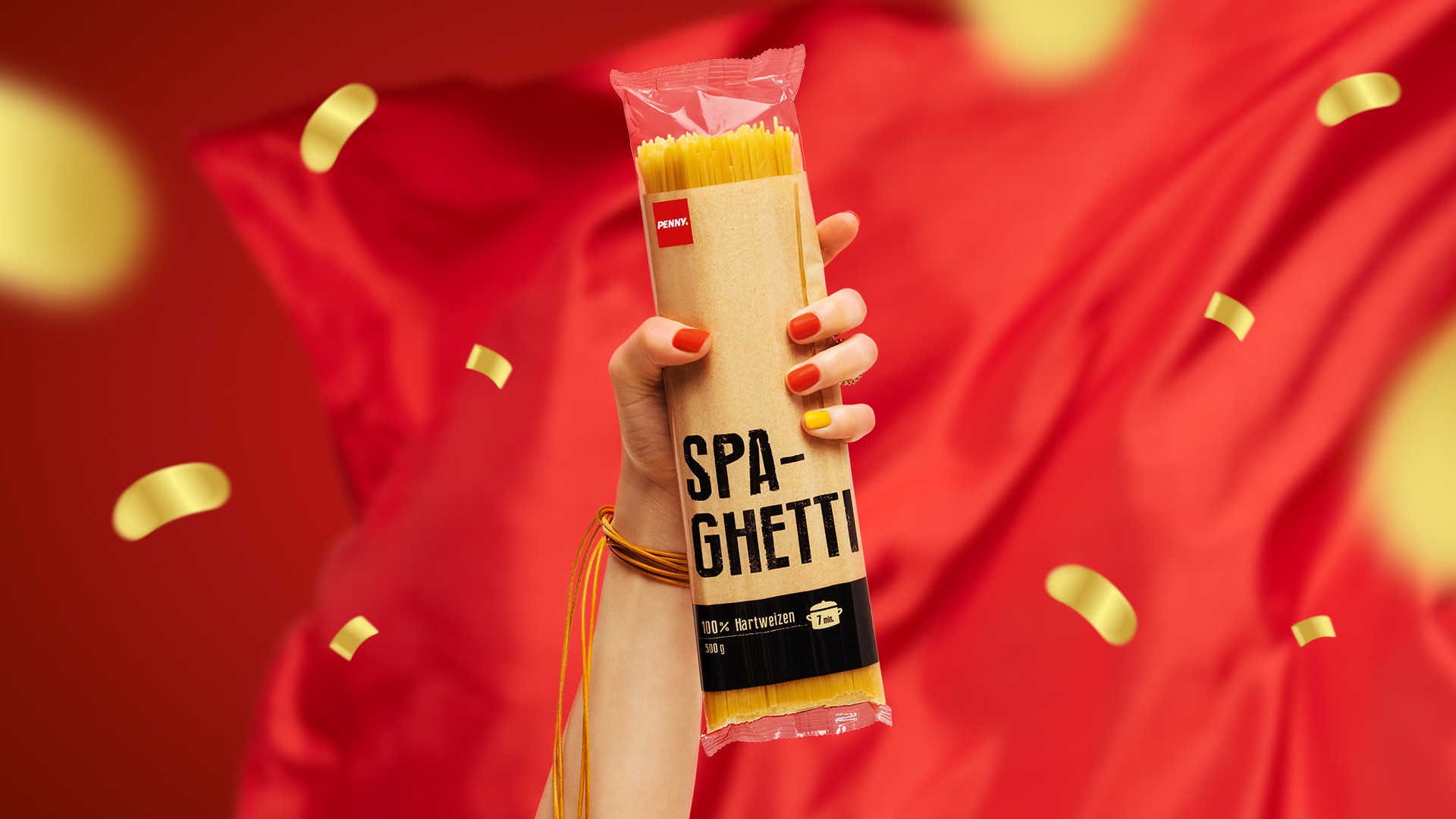 Fan-Hand mit PENNY Spaghetti