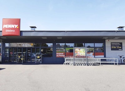 Sie sehen den Eingang vom Penny Markt Linnich Paul-Ruettchen-Str. 15