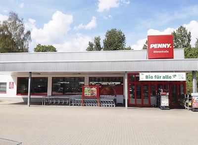 Sie sehen den Eingang vom Penny Markt in Gera Wiesestr. 212