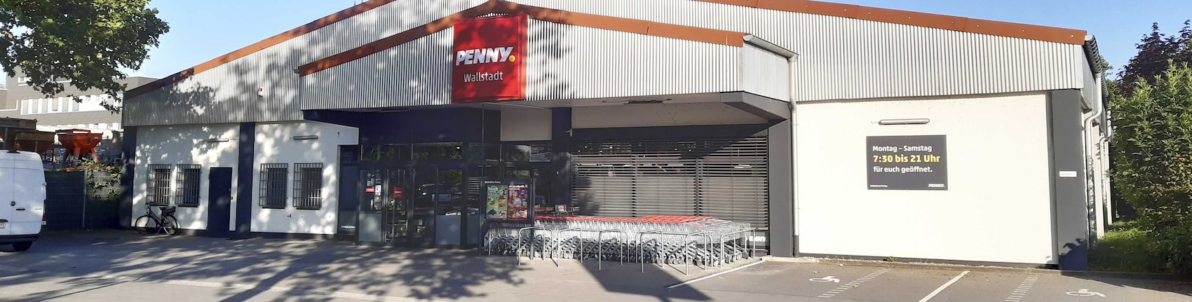 Sie sehen den Eingang vom Penny Markt in Mannheim/Wallstadt, Normannenstr. 5-9/Merowinger 1
