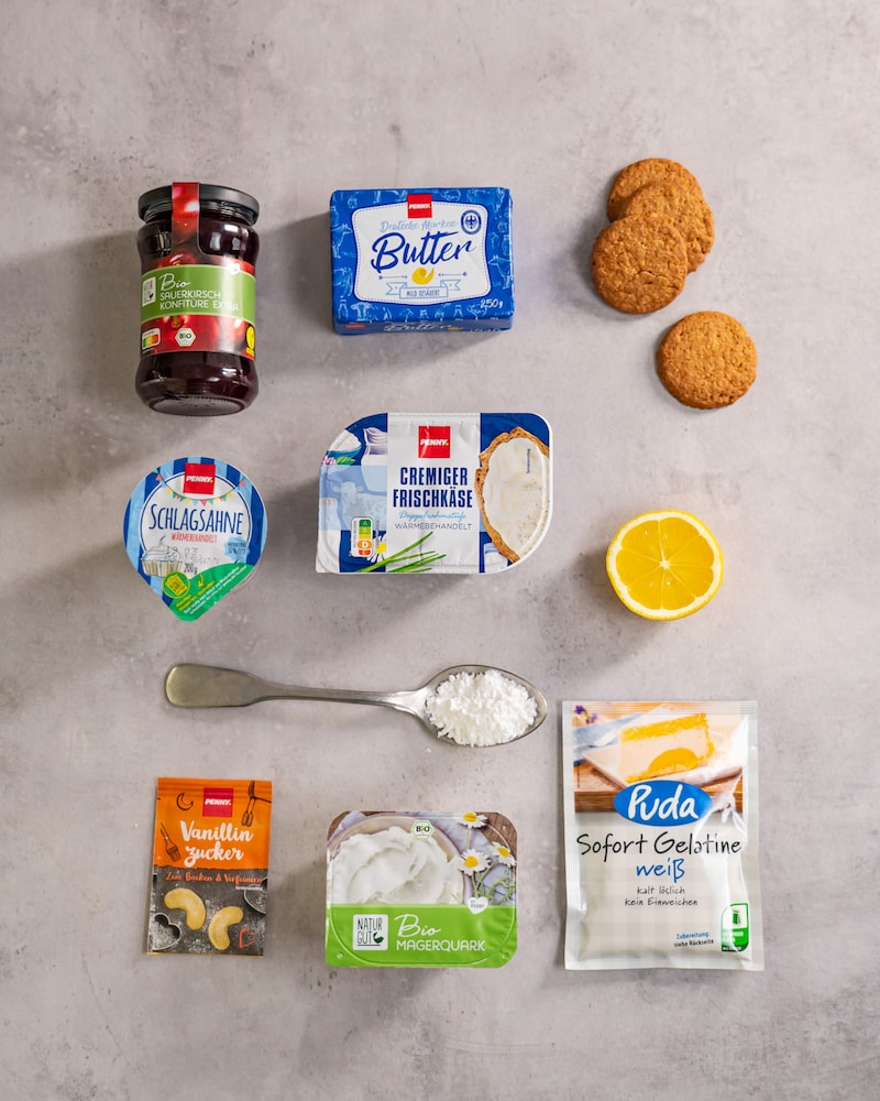 Dieses Bild zeigt alle Zutaten für unseren Käsekuchen.