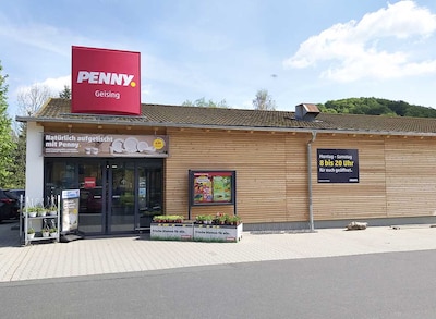Sie sehen den Eingang vom Penny Markt in Geising Bahnhofplatz 4