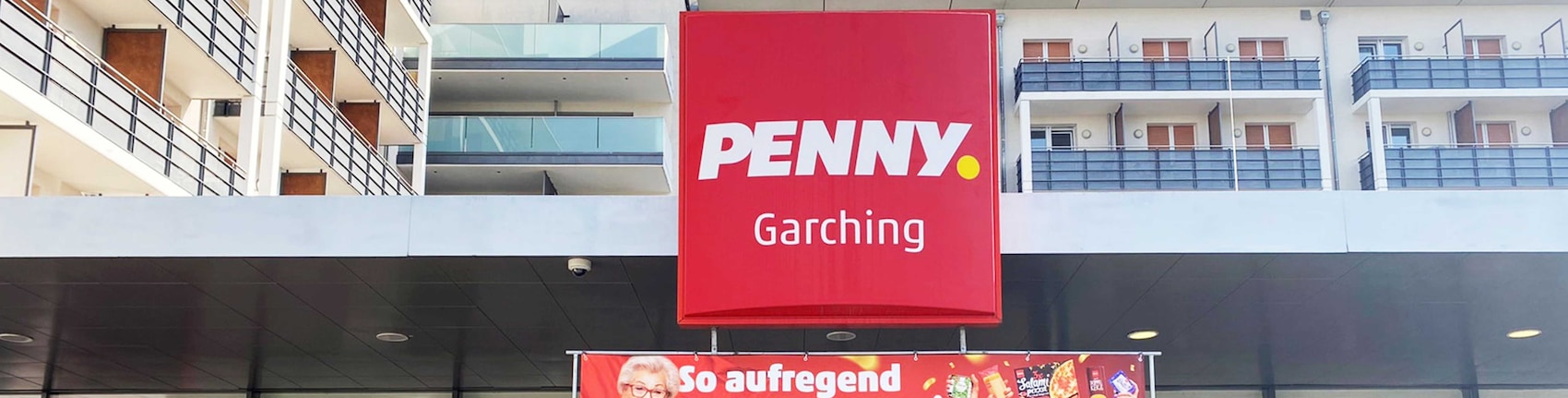 Sie sehen den Eingang vom Penny Markt in Garching Schleissheimer Str. 30 c