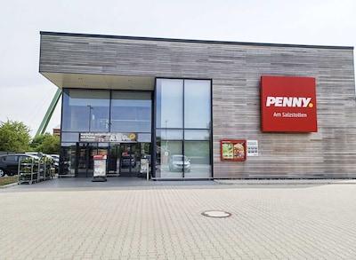 Sie sehen den Eingang vom Penny Markt in Grasleben, Helmstedter Straße 17a