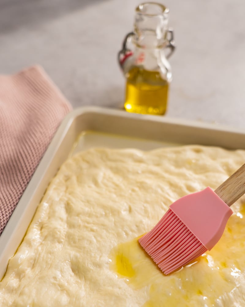 Blumenwiese-Focaccia mit Hirtencreme