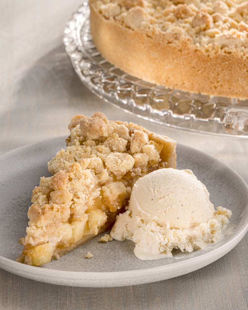 Dieses Bild zeigt den fertigen Apfel-Streuselkuchen.