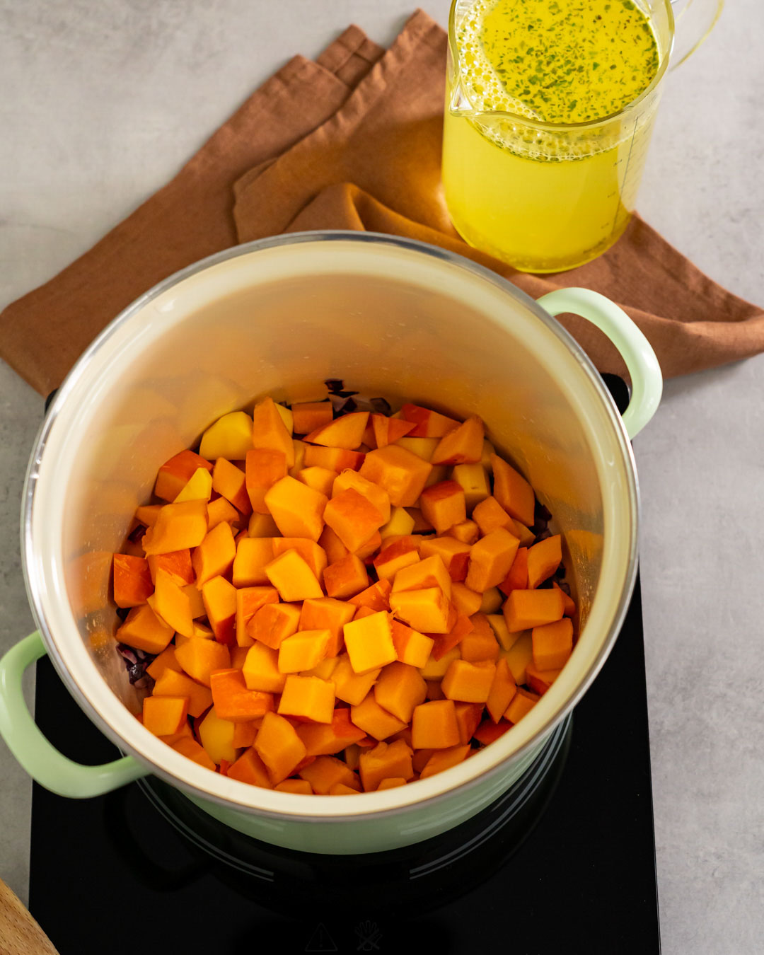 Kürbissuppe mit Birnen - einfach &amp; schnell | PENNY.de