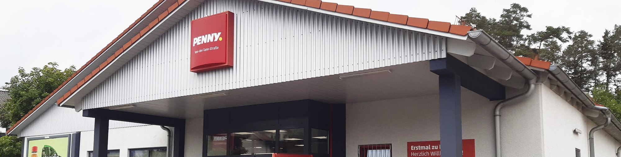 Sie sehen den Eingang vom Penny Markt in Waldkraiburg Von Der Tann Str. 3