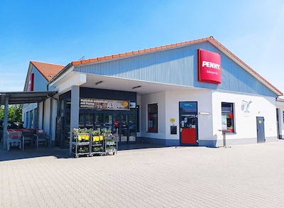 Sie sehen den Eingang vom Penny Markt in Eislingen Ulmerstr. 79