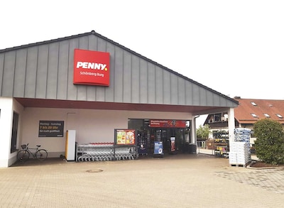 Sie sehen den Eingang vom Penny Markt in Wenzenbach, Regensburger Strasse 35
