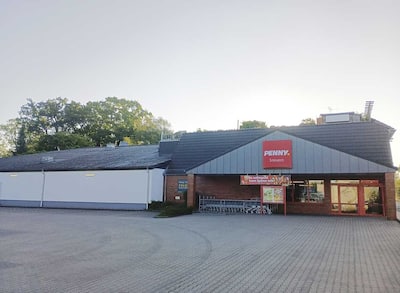 Sie sehen den Eingang vom Penny Markt in Schneverdingen, Rotenburgerstr. 2