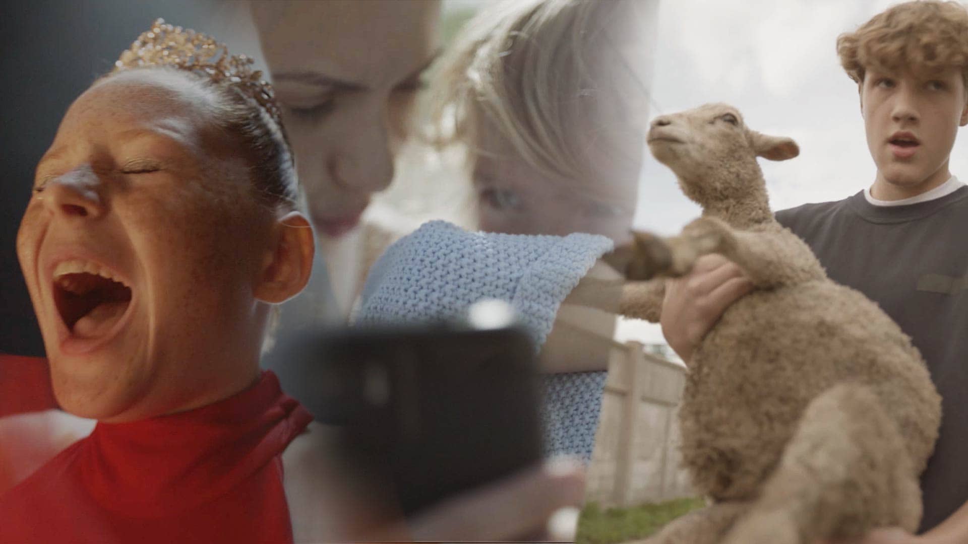 Eine Collage aus Bildern: Ein Mädchen, das ein Diadem trägt und schreit. Ein junge und seine Mutter, die in ein Handy schauen. Ein Junge, der ein Lämmchen auf dem Arm trägt.