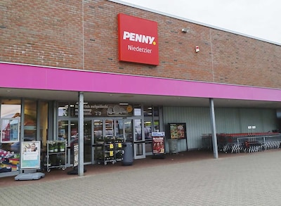 Sie sehen den Eingang vom Penny Markt in Niederzier Muehlenstr./Neue Mitte 86