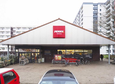 Sie sehen den Eingang vom Penny Markt in Hamburg/Rahlstedt, Saseler Str. 136 A