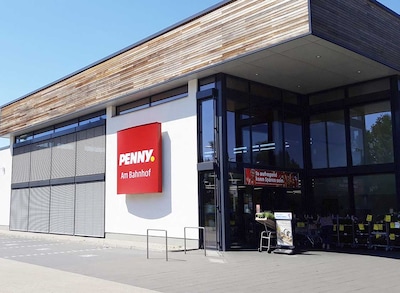 Sie sehen den Eingang vom Penny Markt in Burgdorf-Ehlershausen, Alte Bundesstr. 5