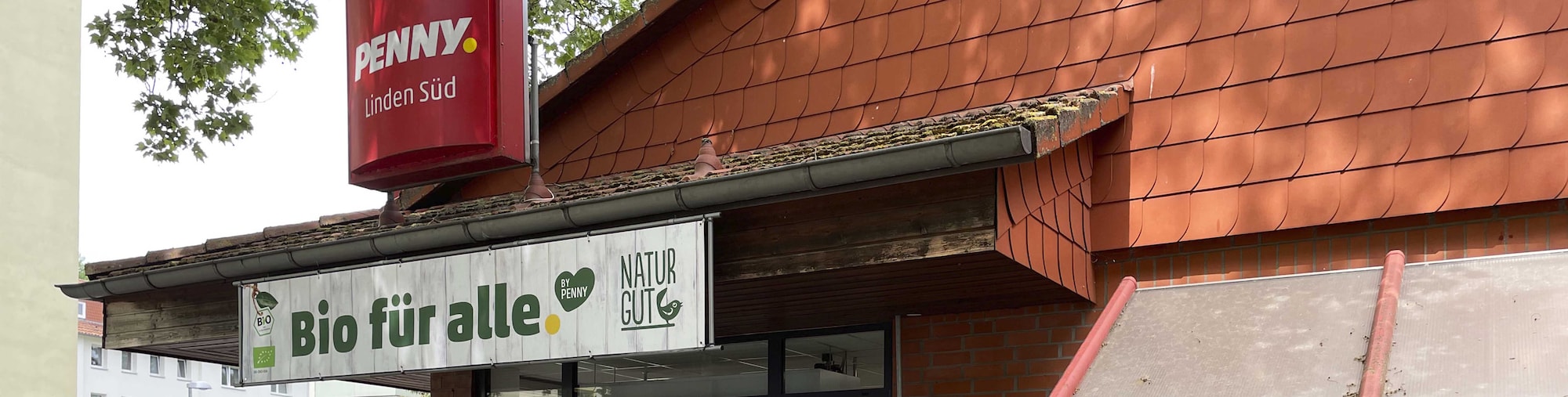 Sie sehen den Eingang vom Penny Markt in Hannover/Linden-Sued, Ricklinger Str. 99