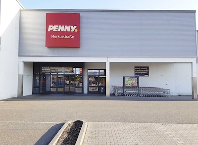 Sie sehen den Eingang vom Penny Markt in Kaiserslautern, Merkurstr. 36