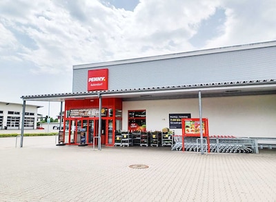 Sie sehen den Eingang vom Penny Markt in Aulendorf Alte Kiesgrube 3