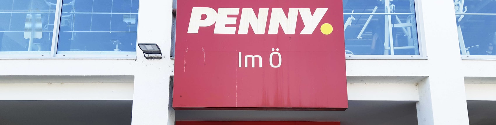 Sie sehen den Eingang vom Penny Markt in Oehringen Austr. 5